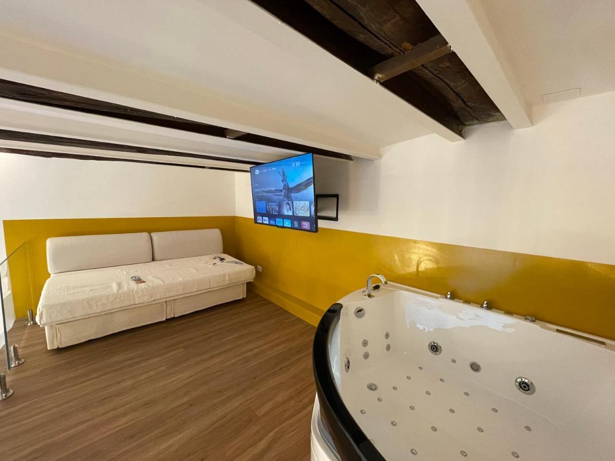 נאפולי Tutt 'E Sant Luxury Rooms מראה חיצוני תמונה